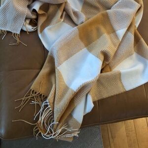NWT Soft, Cozy, Warm Banana Republic Gold & Cream Windowpane Plaid Scarf